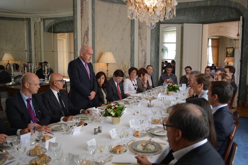 El Ministro de Turismo de la Nación, Enrique Meyer, recibió a los Tour Operadores de Europa en la residencia de la Embajada Argentina en Paris, Francia.